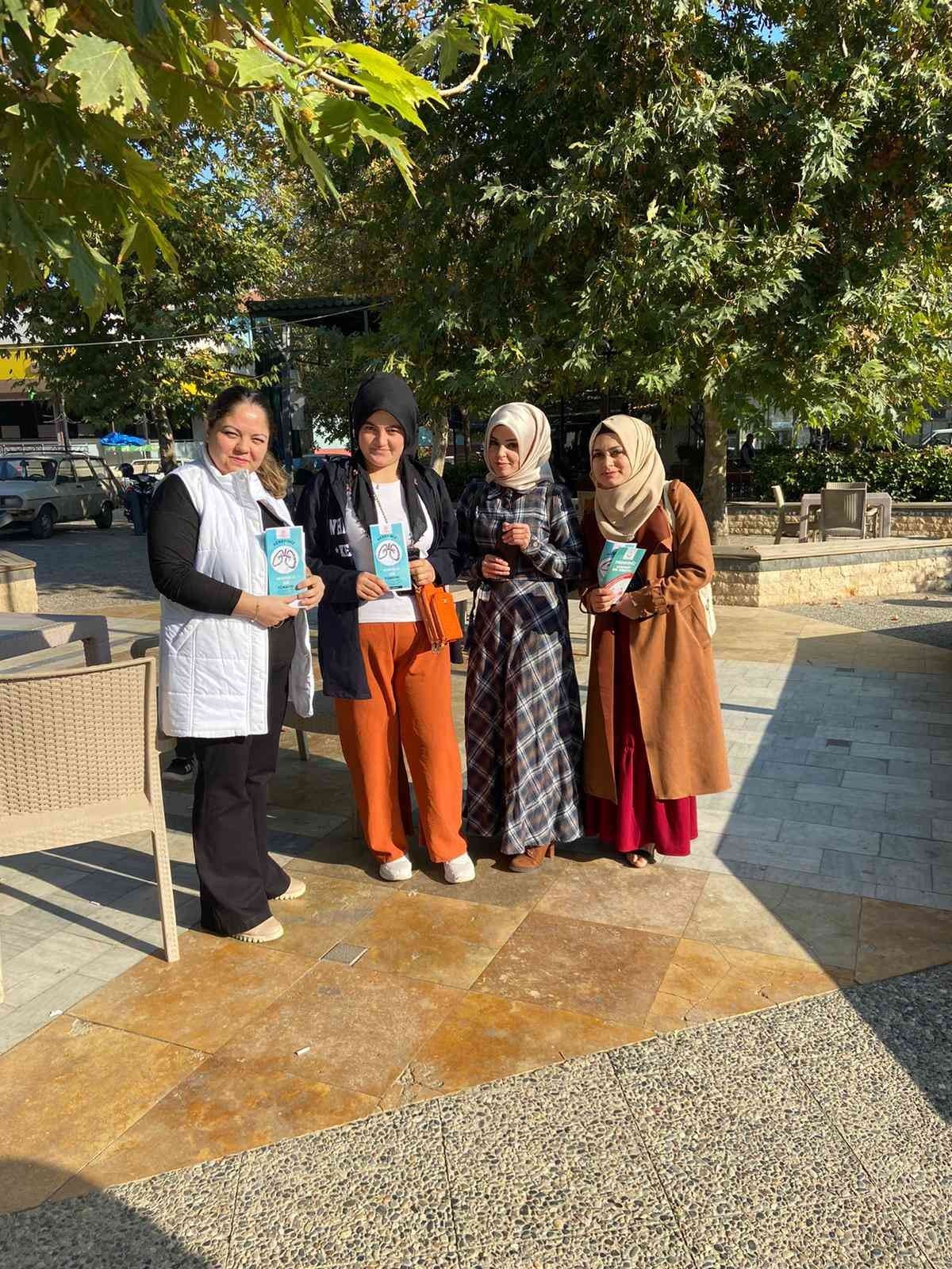 Sağlıkçıların bilgilendirme çalışmasına vatandaşlardan yoğun ilgi