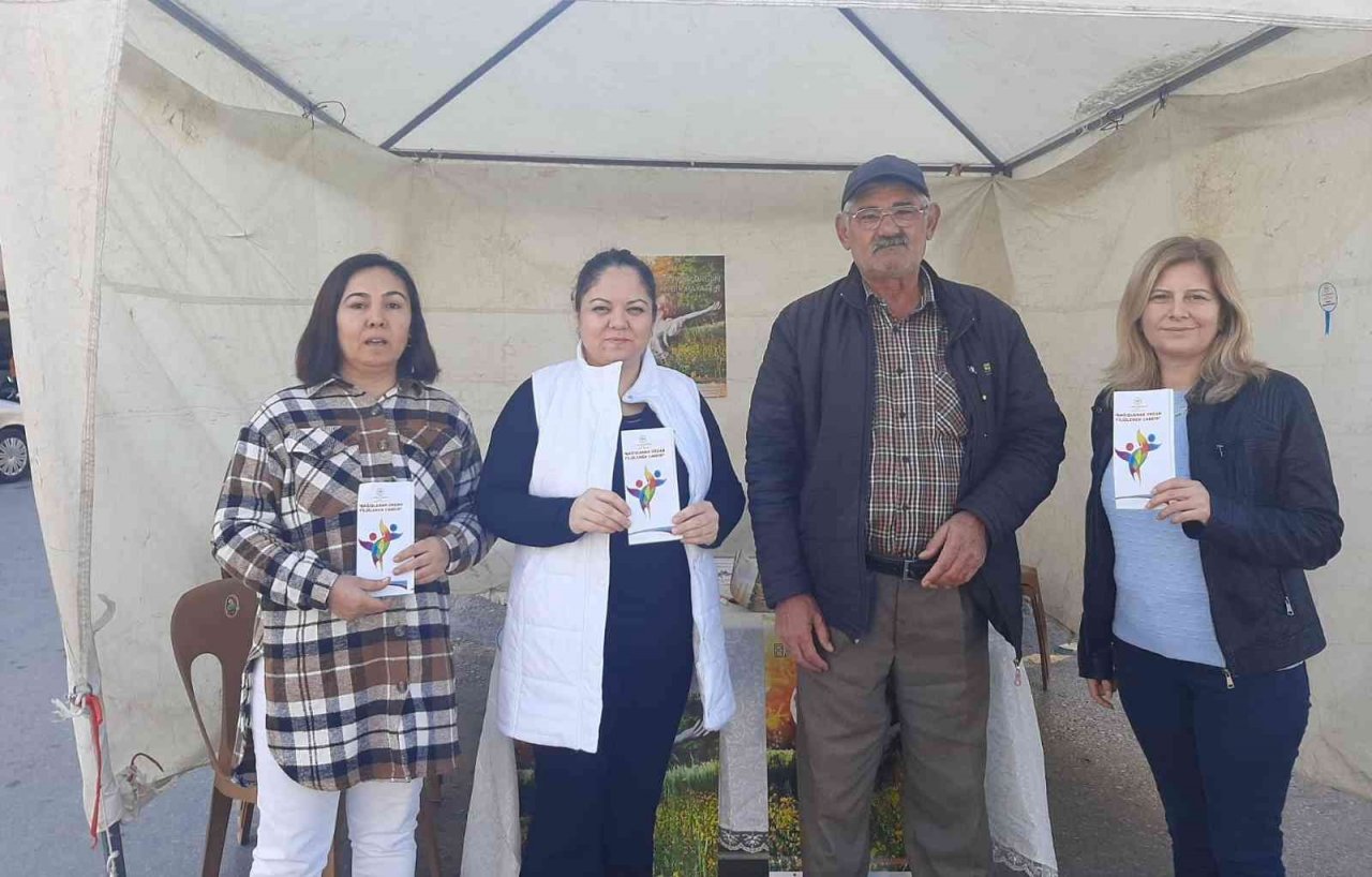 Sağlıkçıların bilgilendirme çalışmasına vatandaşlardan yoğun ilgi