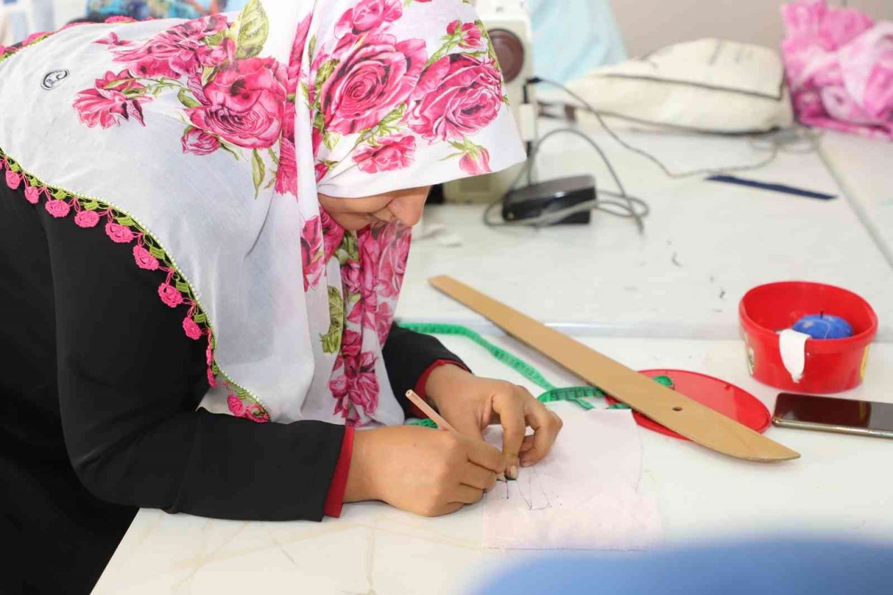 Şehitkamil’de kadınlardan giyim kursuna yoğun talep