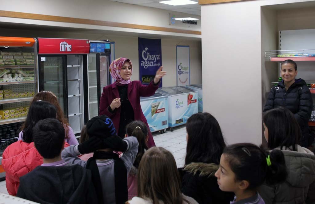 İlkokul öğrencilerinden yürek ısıtan hareket