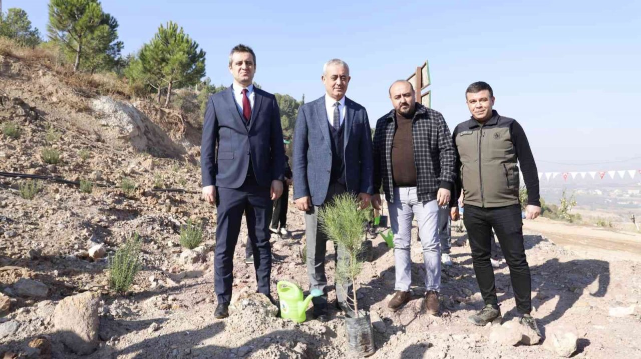 Gelecek için binlerce fidan diktiler