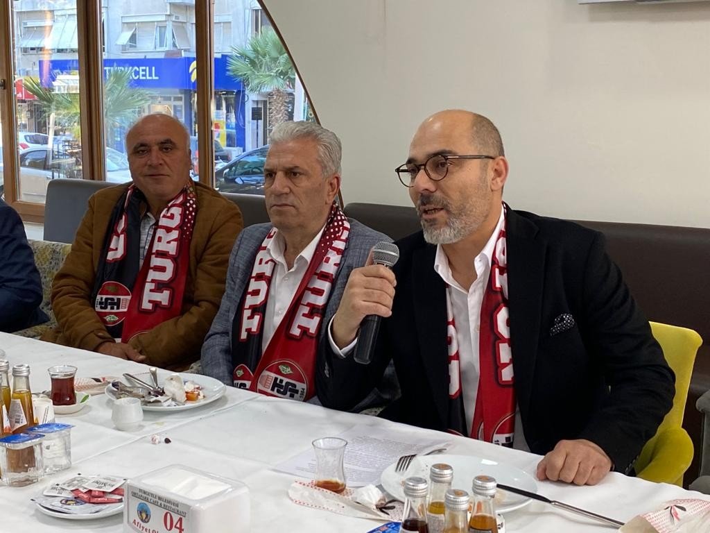 Turgutluspor yönetiminden birlik ve beraberlik kahvaltısı