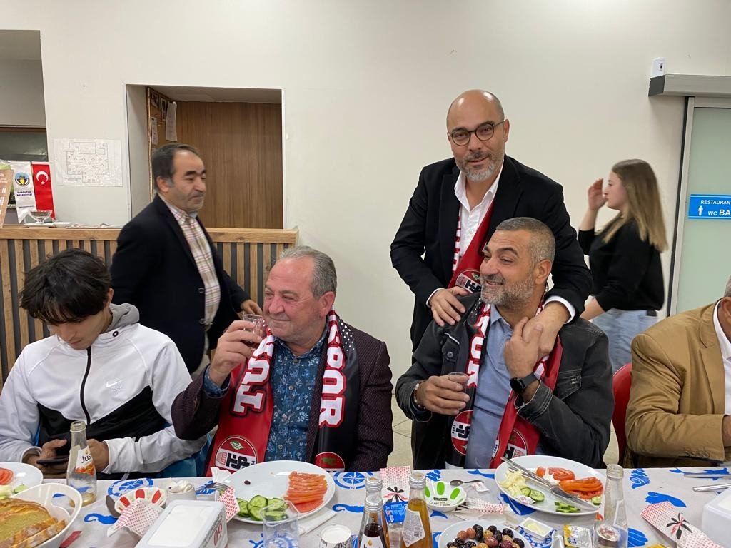 Turgutluspor yönetiminden birlik ve beraberlik kahvaltısı