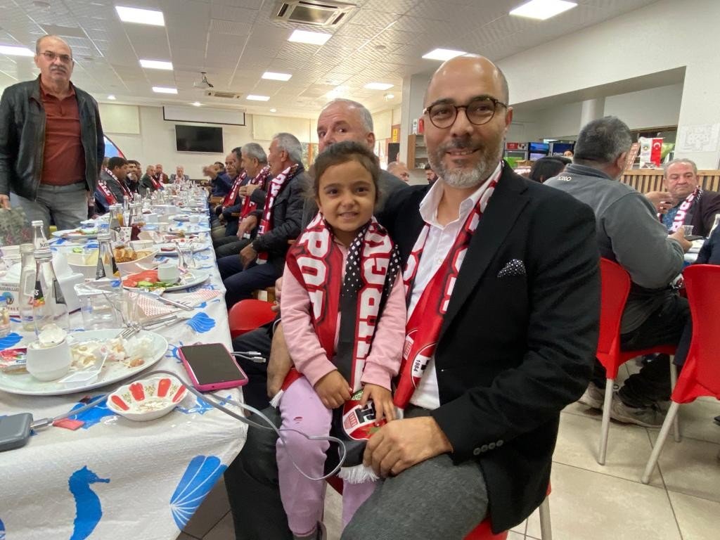 Turgutluspor yönetiminden birlik ve beraberlik kahvaltısı