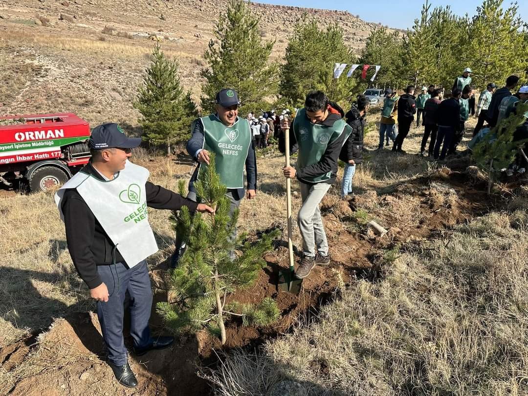 Tomarza’da bin 500 fidan toprakla buluştu