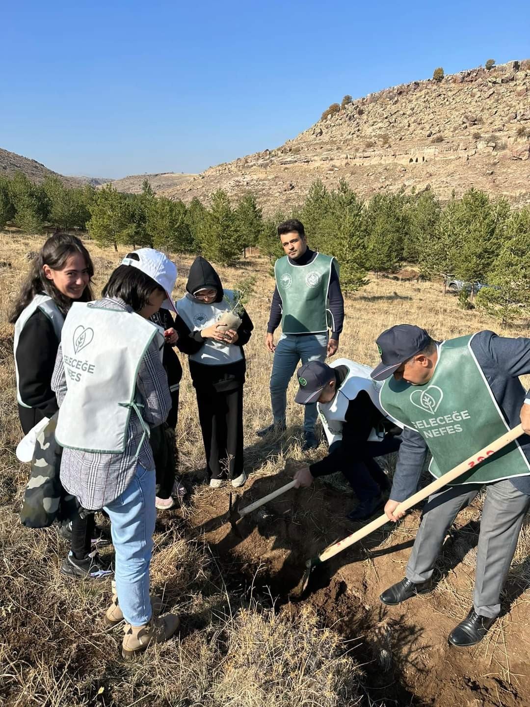 Tomarza’da bin 500 fidan toprakla buluştu