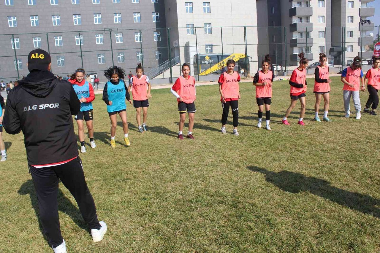 Gaziantep ALG Spor kadın futbolunun yeni yıldızlarını arıyor