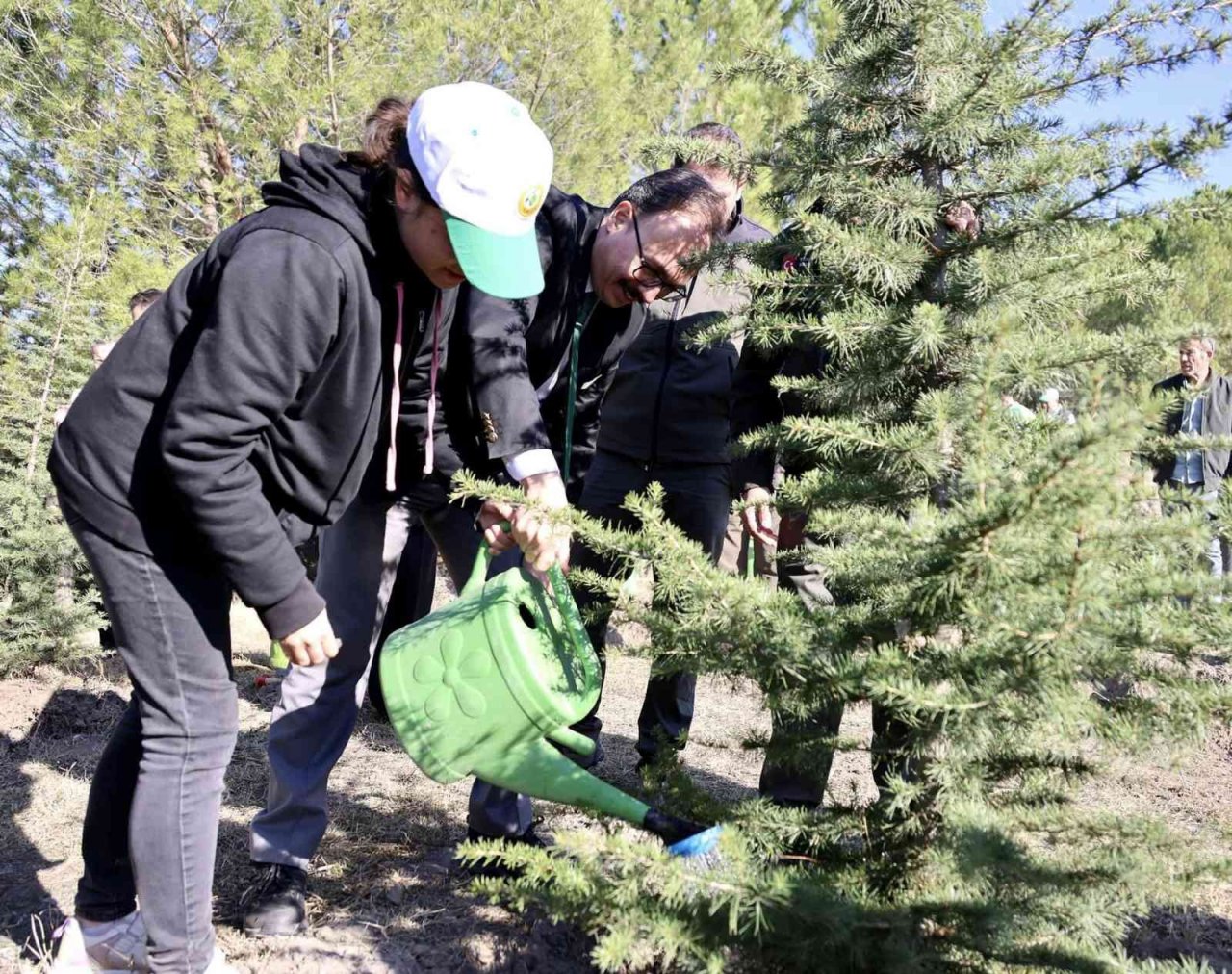 Fidanlar toprak ile buluşturuldu