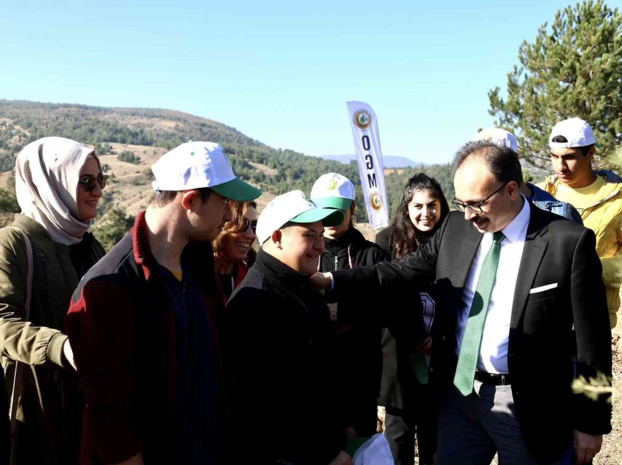 Fidanlar toprak ile buluşturuldu