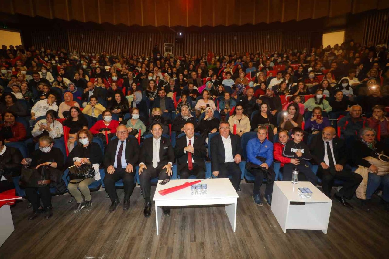 Gazi Mustafa Kemal Atatürk Yenimahalle’de sevdiği şarkılarla anıldı