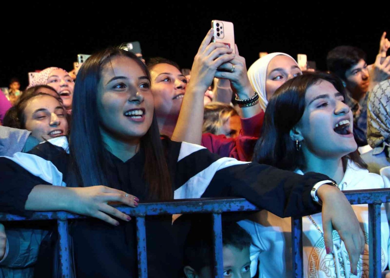 Narenciye Festivalinde Oğuzhan Koç rüzgarı