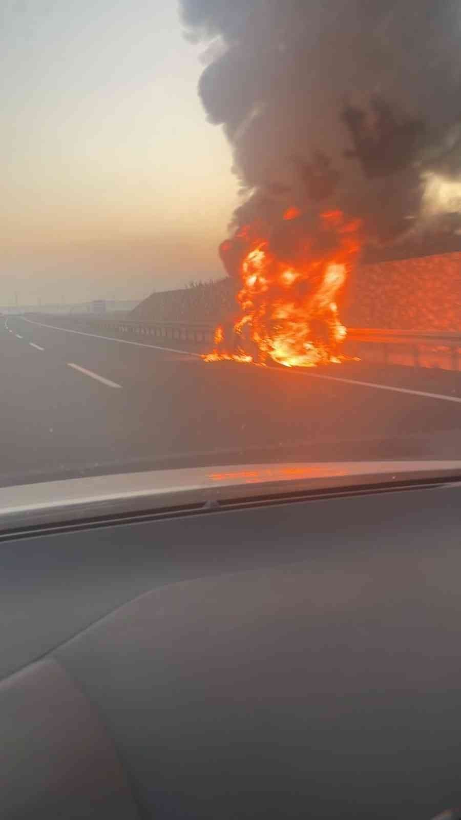 Bursa’da araç yangınları kameralarda
