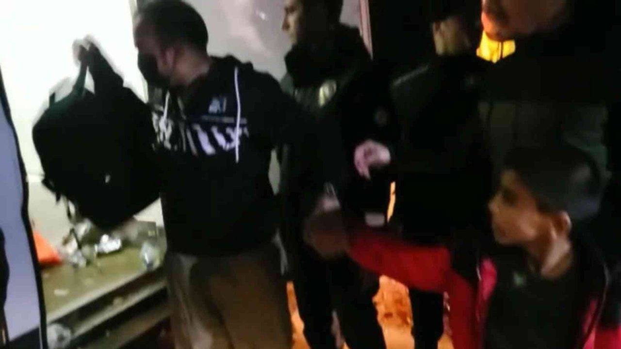 Bursa’da nefes kesen kovalamaca...Minibüsten 31 kaçak çıktı