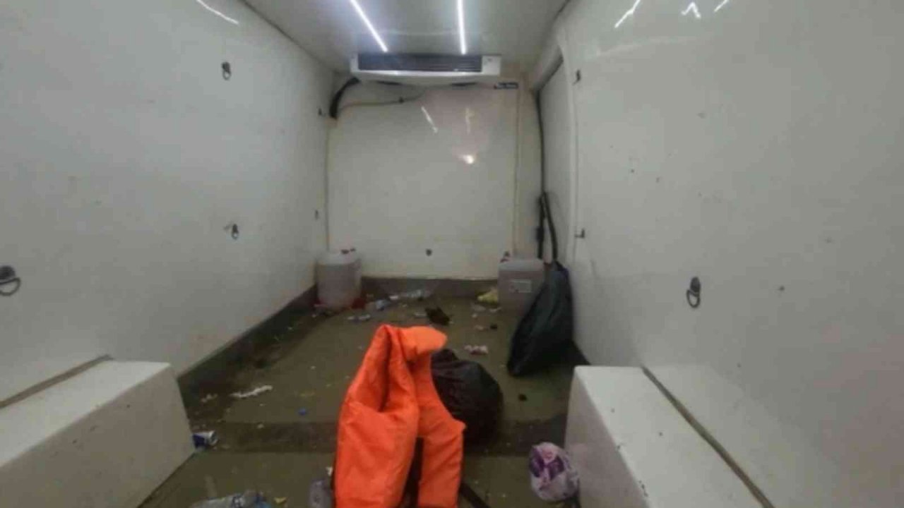 Bursa’da nefes kesen kovalamaca...Minibüsten 31 kaçak çıktı