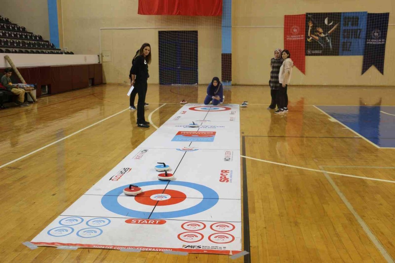 Bu defa öğretmenler şampiyonluk için ter döktü