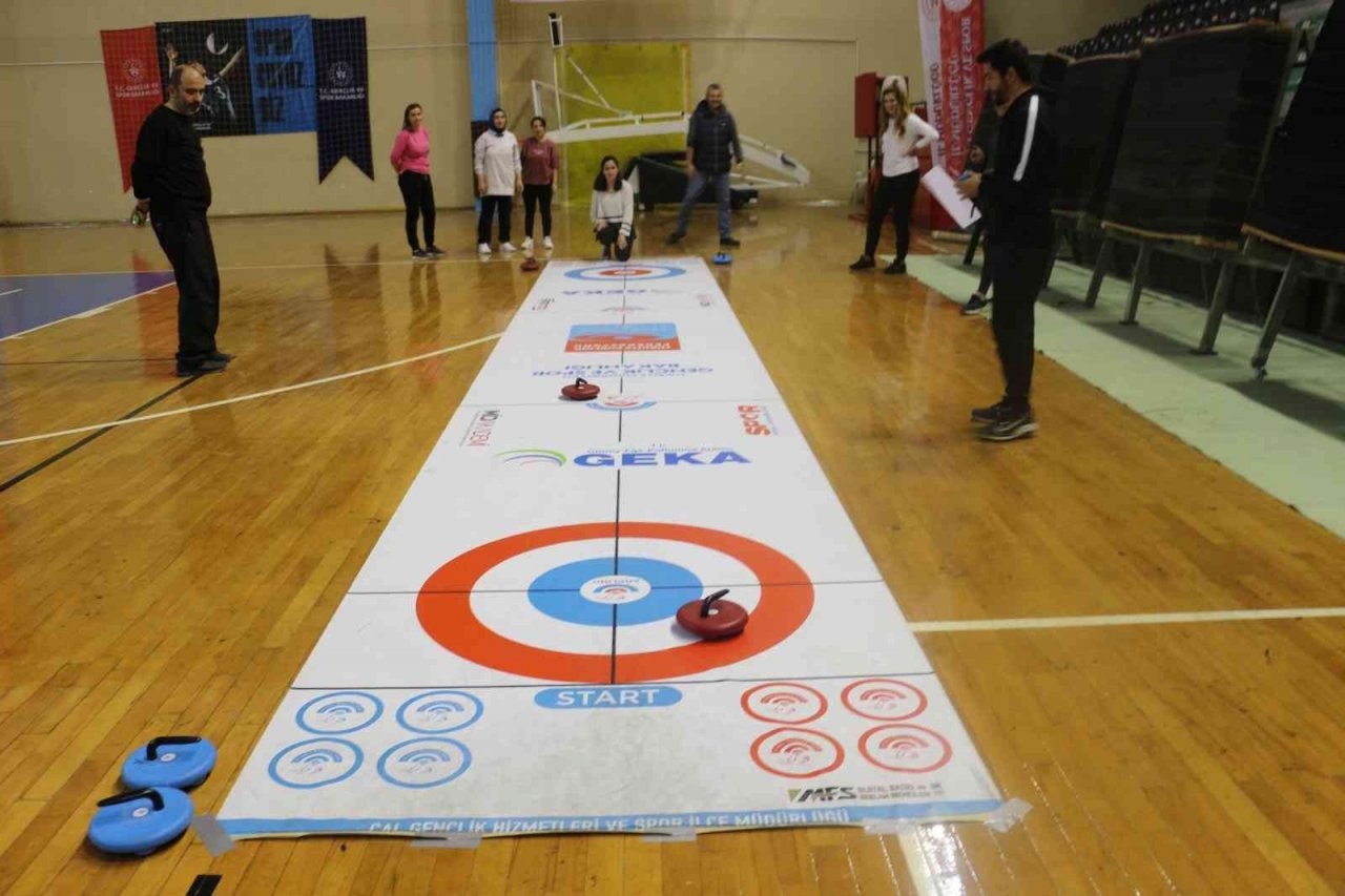 Bu defa öğretmenler şampiyonluk için ter döktü