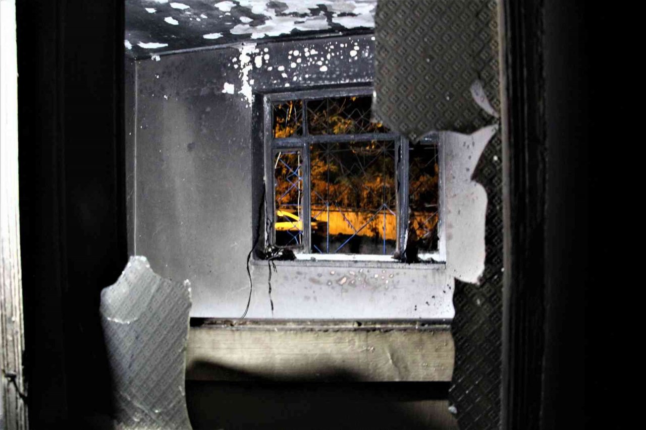 Gece yarısı facianın eşiğinden dönüldü: Yangına uykusunda yakalandı