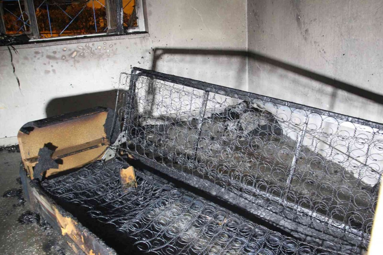 Gece yarısı facianın eşiğinden dönüldü: Yangına uykusunda yakalandı