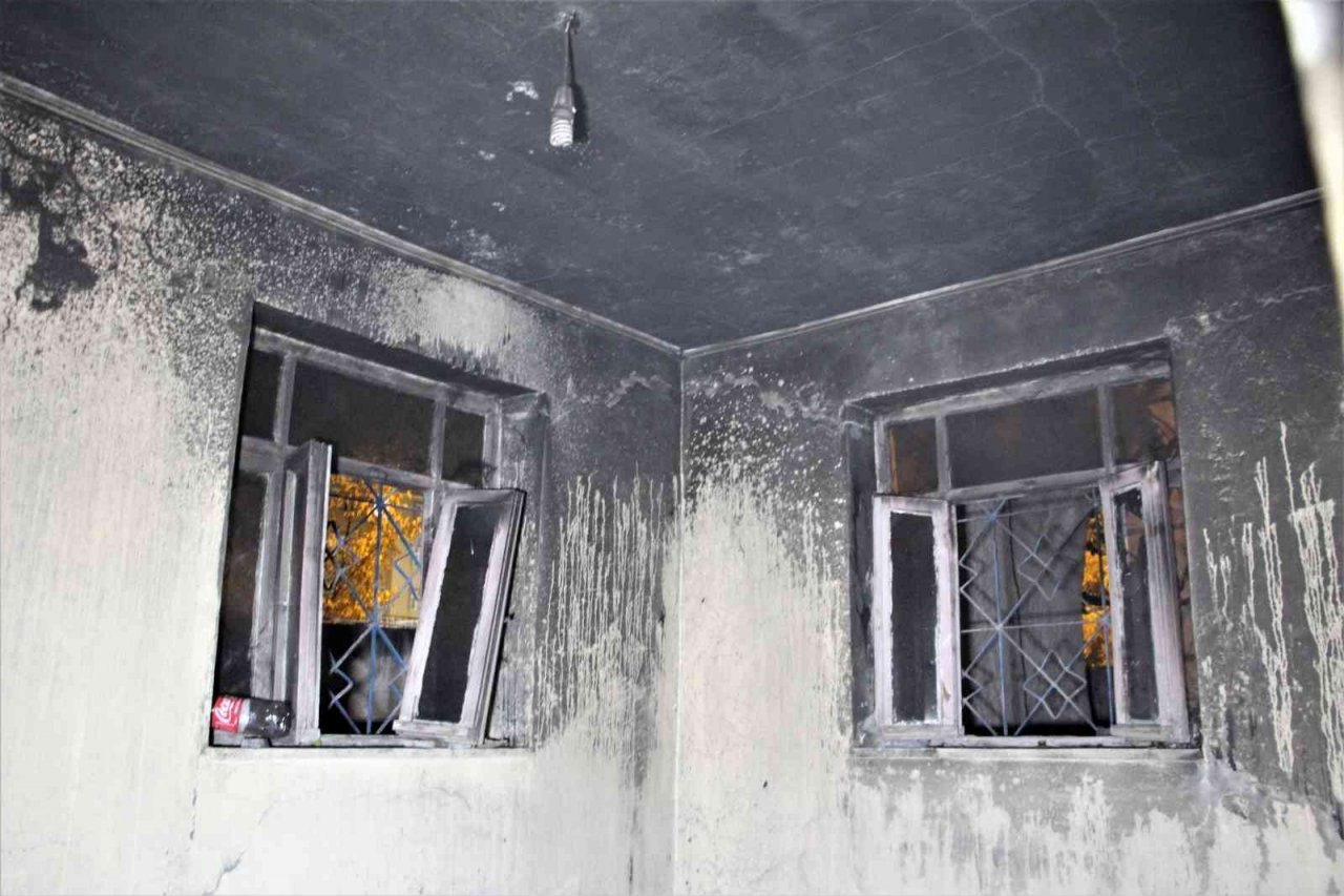 Gece yarısı facianın eşiğinden dönüldü: Yangına uykusunda yakalandı