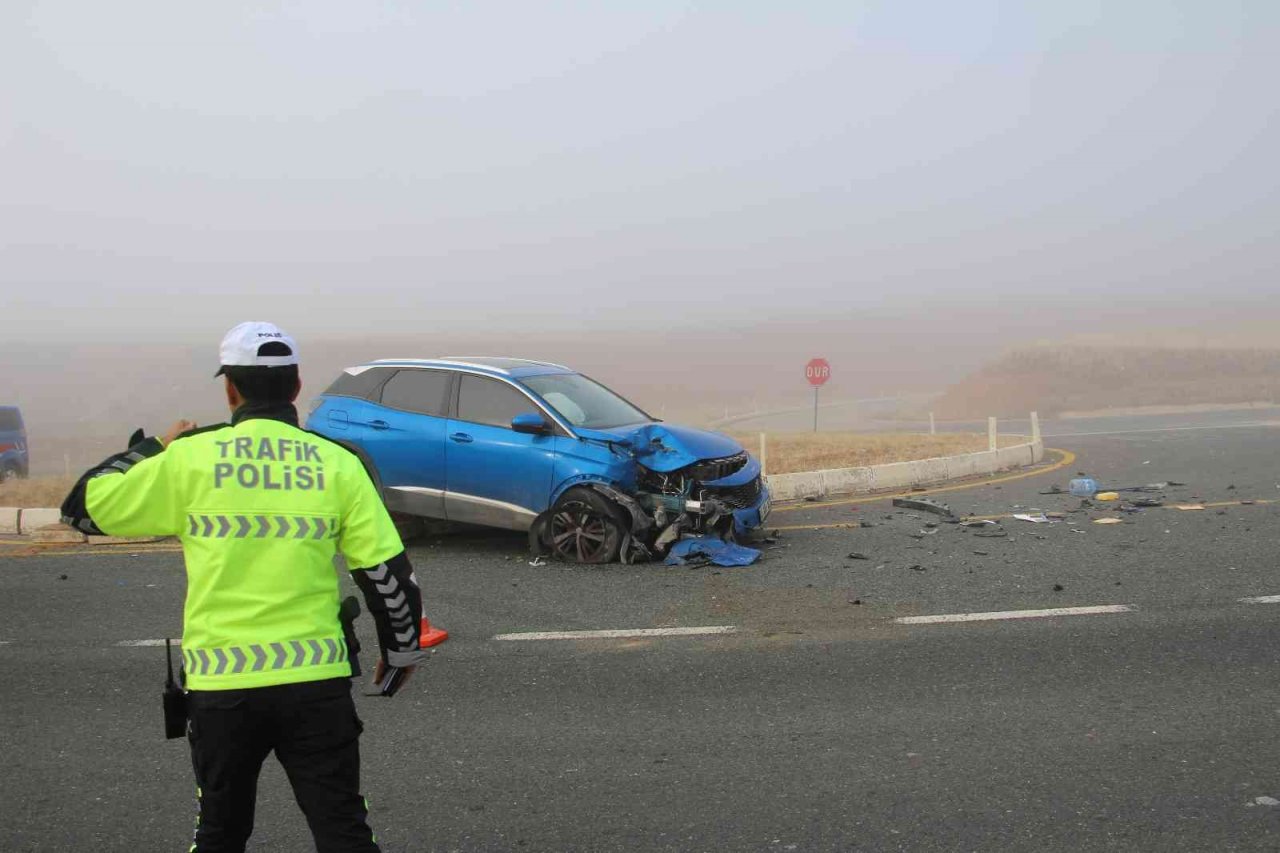 Elazığ’da yoğun sis kazayı beraberinde getirdi: 3 yaralı