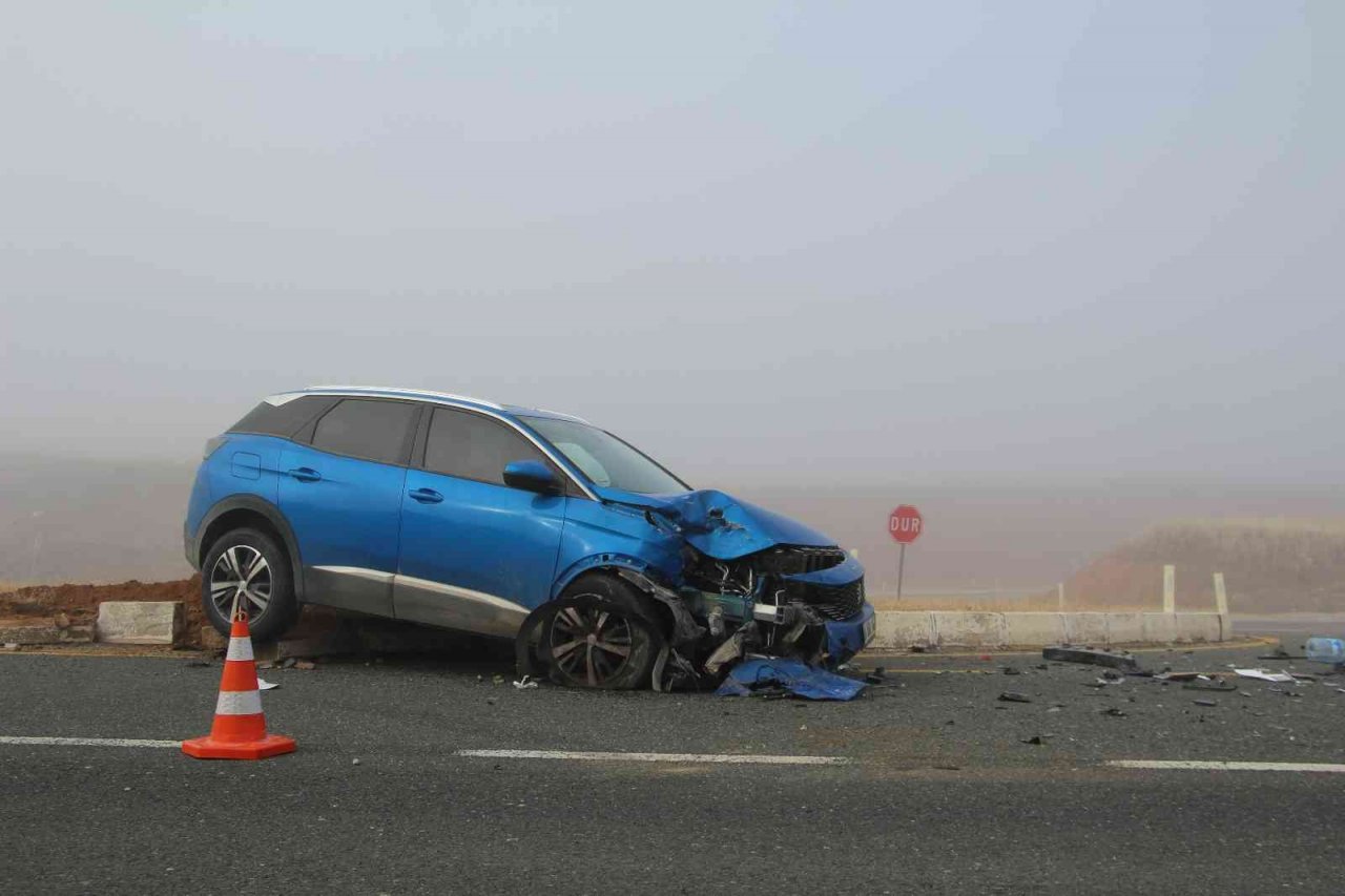 Elazığ’da yoğun sis kazayı beraberinde getirdi: 3 yaralı
