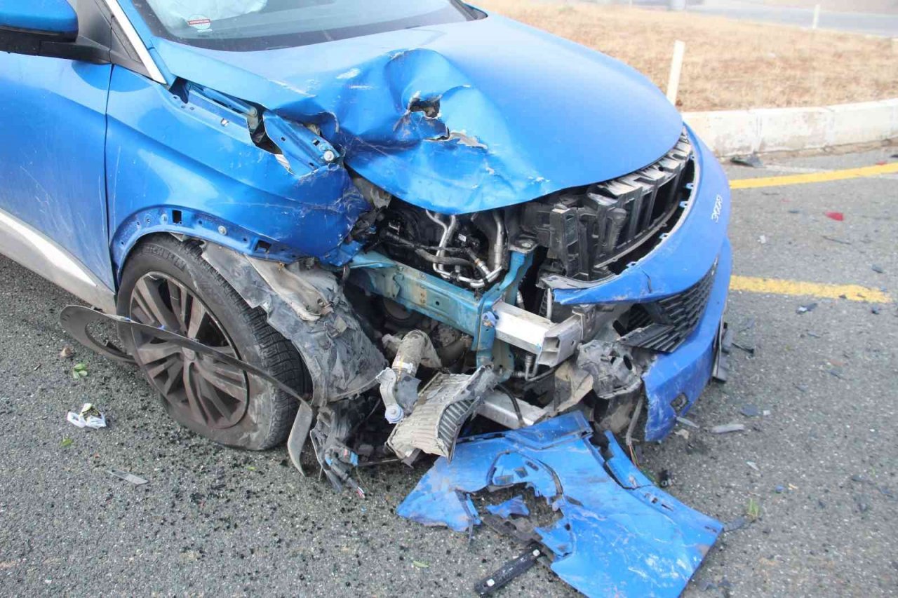 Elazığ’da yoğun sis kazayı beraberinde getirdi: 3 yaralı