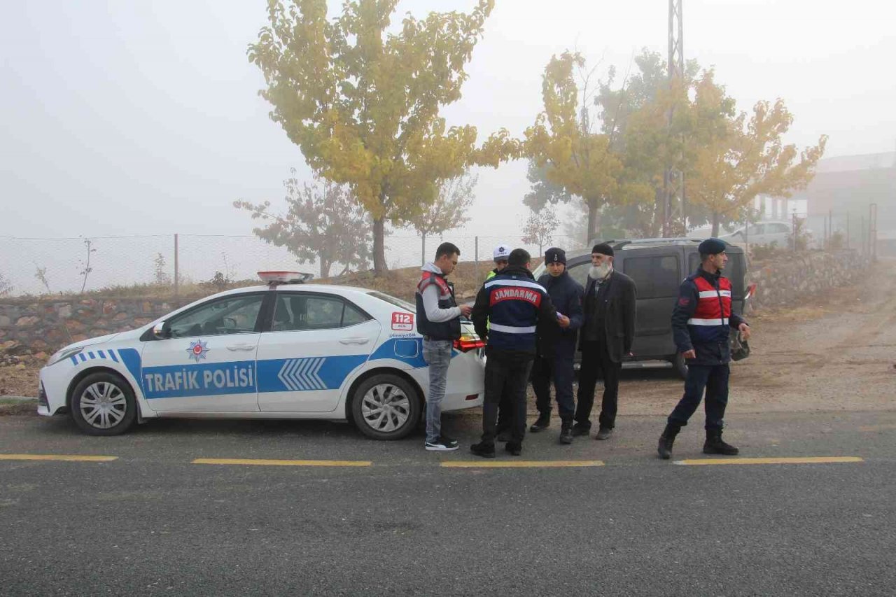 Elazığ’da yoğun sis kazayı beraberinde getirdi: 3 yaralı