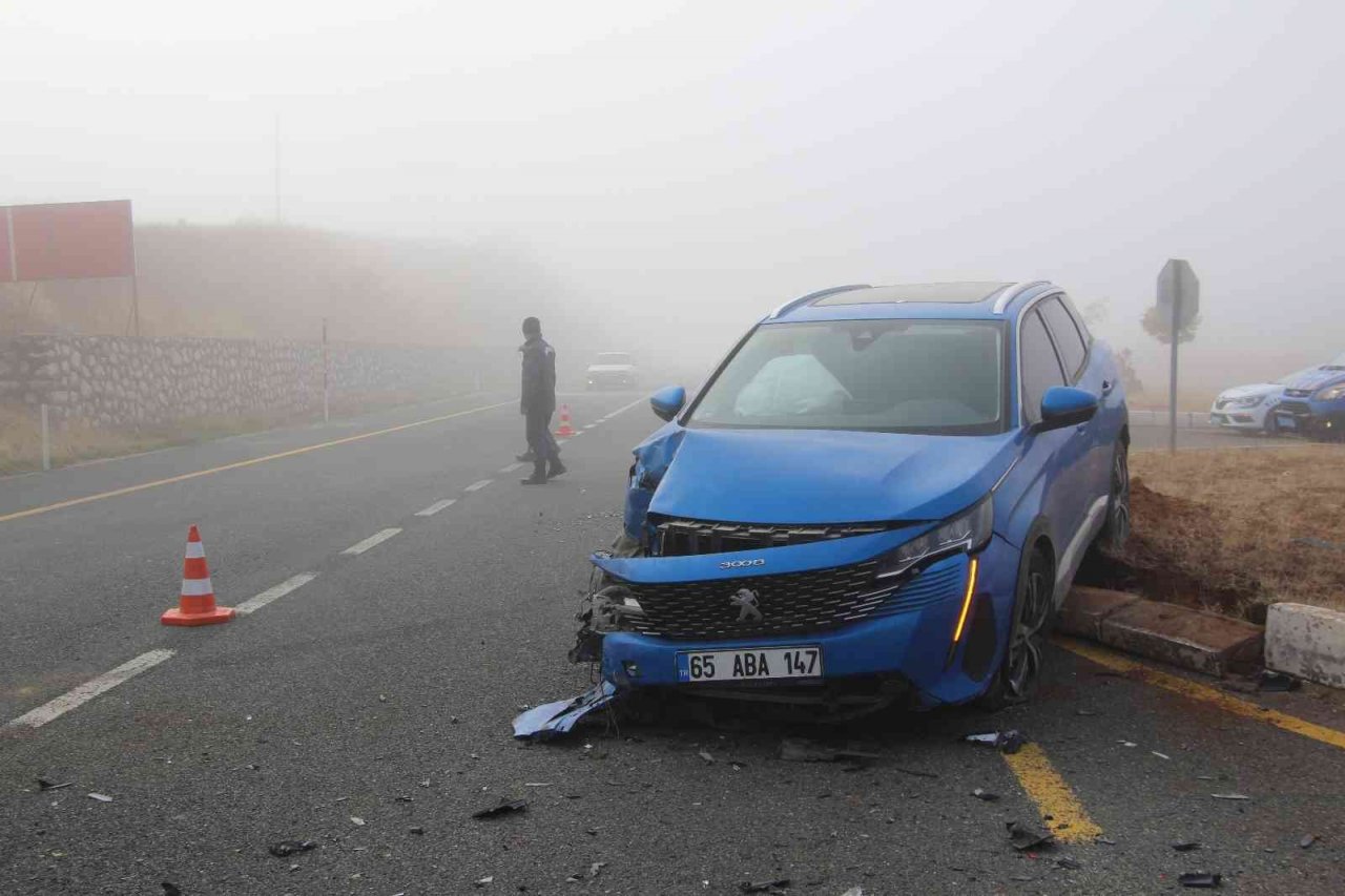 Elazığ’da yoğun sis kazayı beraberinde getirdi: 3 yaralı