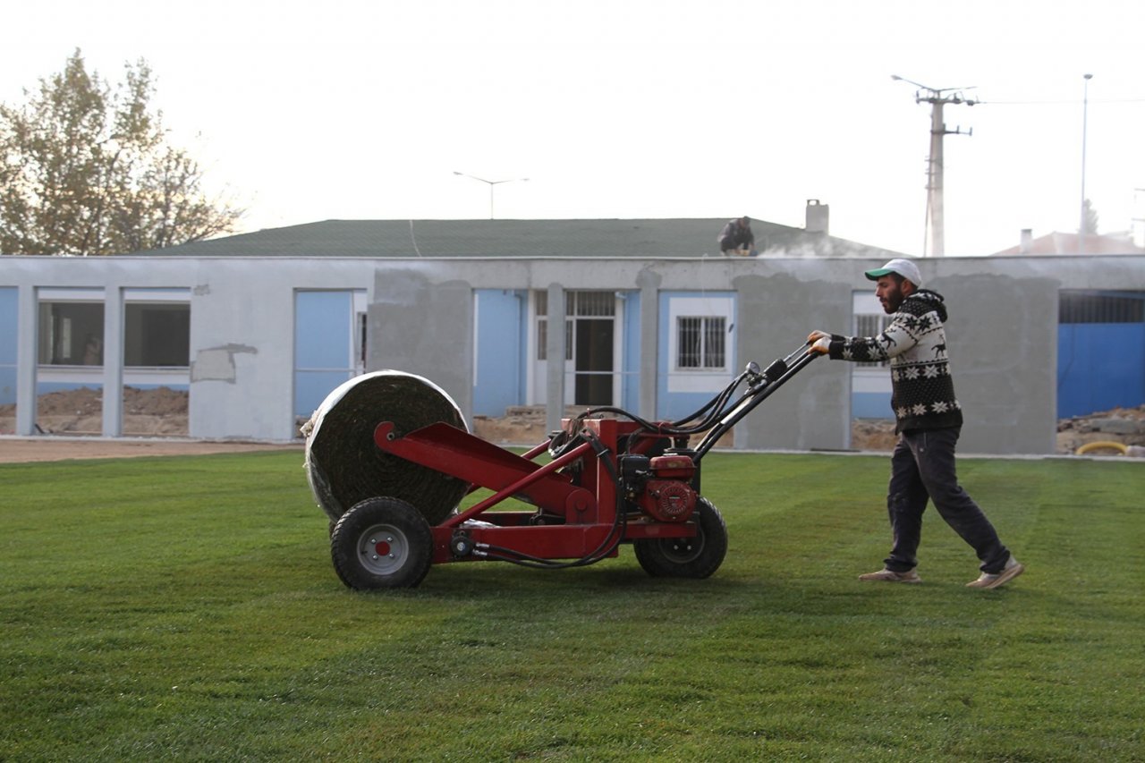 Kula ilçe stadı yenilenen yüzüyle hizmete hazırlanıyor