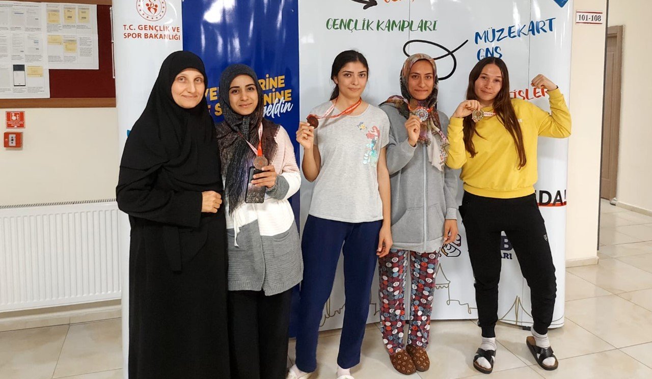 Karaman’da bilek güreşi turnuvası düzenlendi