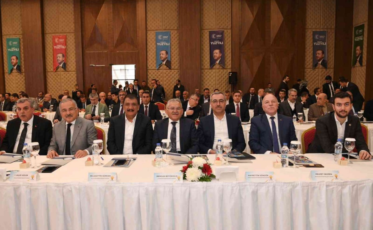 Başkan Büyükkılıç, Gaziantep’te AK Parti Yerel Yönetimler Başkanlığı İstişare Toplantısı’na katıldı