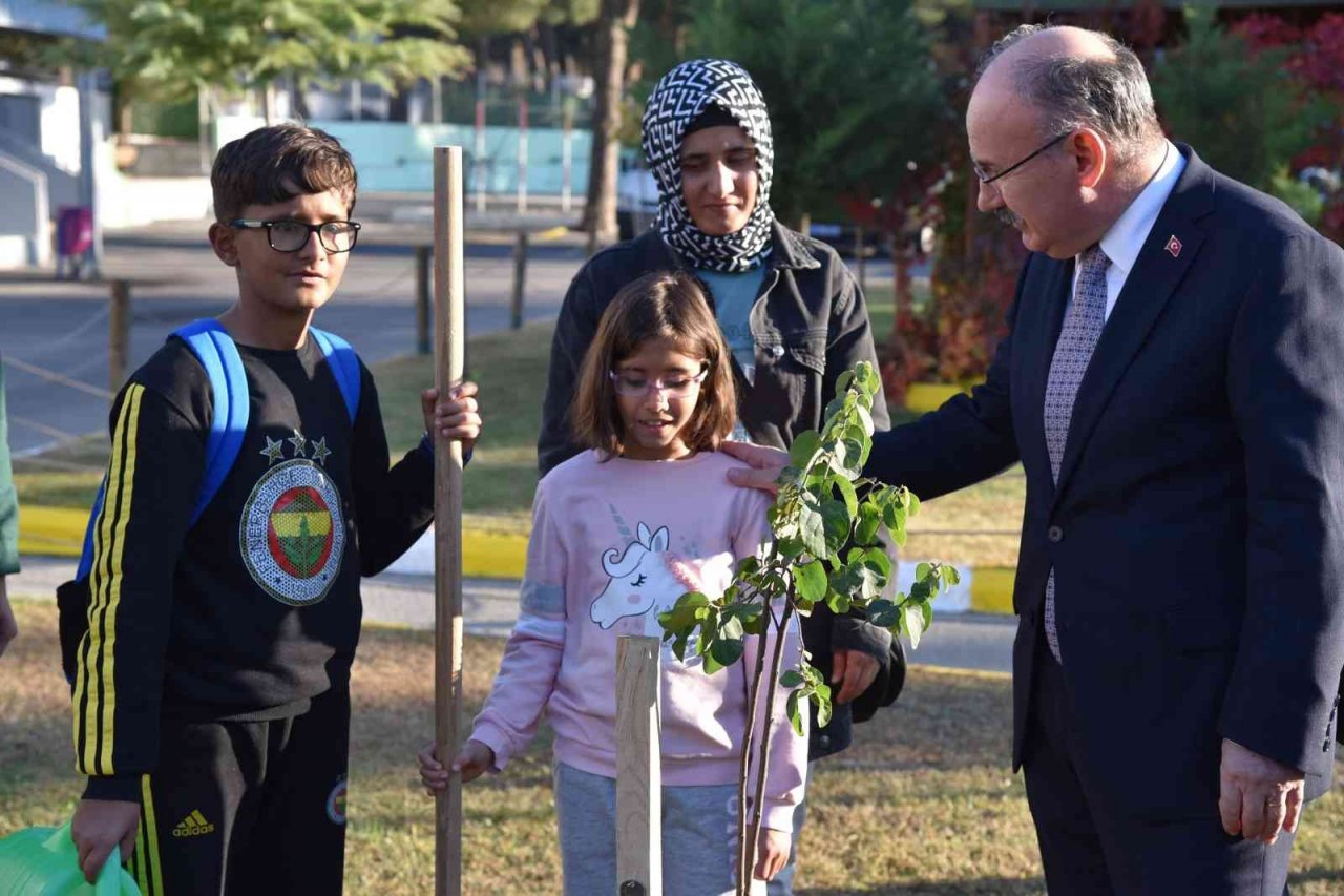 Fidanlara şehitlerin ismi verildi