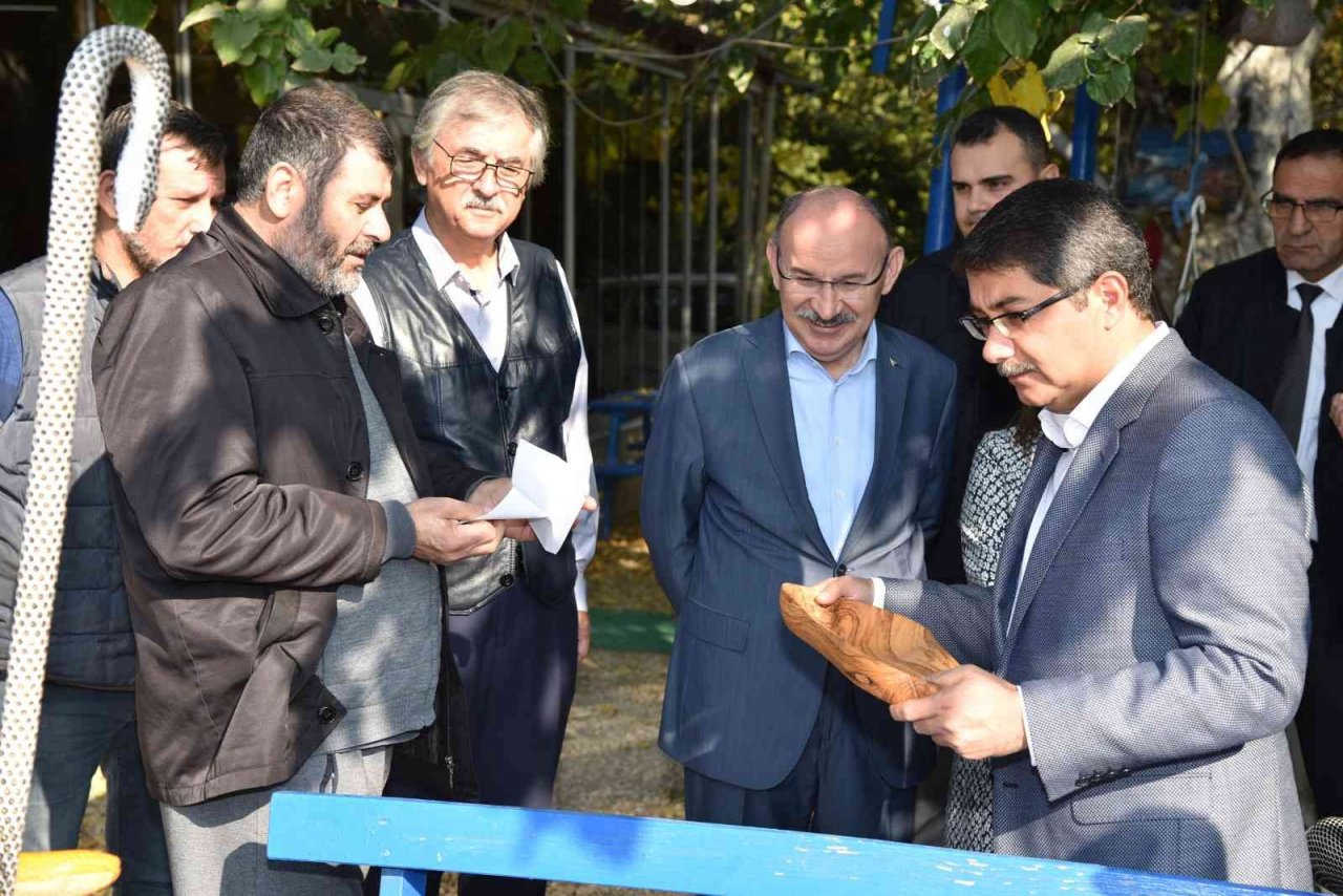 Vali Karadeniz ve eşi Zehra Karadeniz Eğitime Katkı Derneği üyeleriyle buluştu