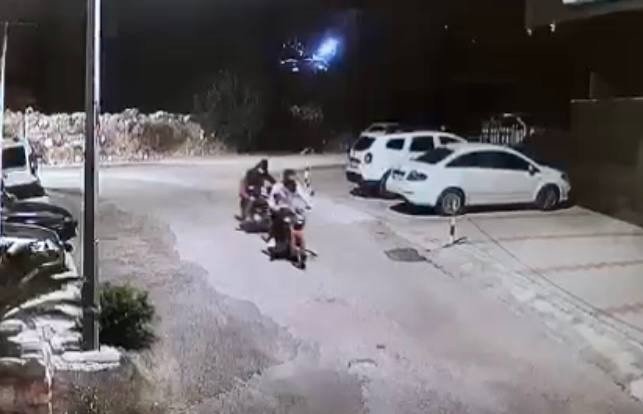 20 motosiklet ve 3 otomobil çalan 2 şüpheli yakalandı