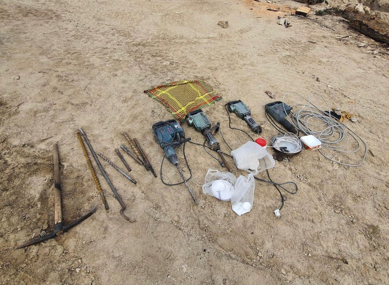 Hazine avcıları jandarmadan kaçamadı