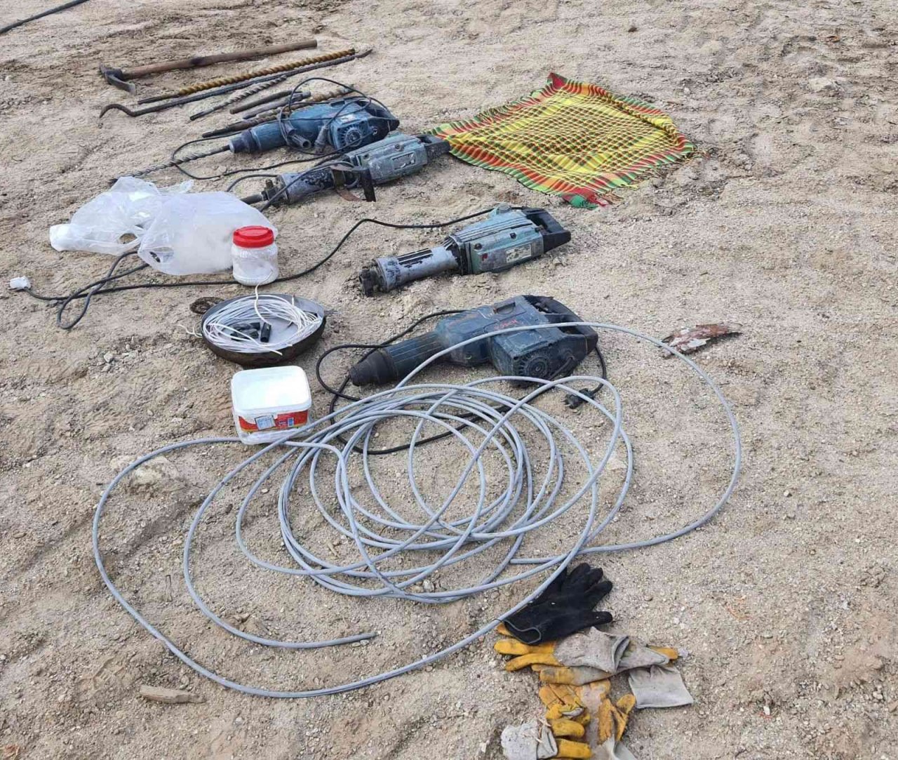 Hazine avcıları jandarmadan kaçamadı