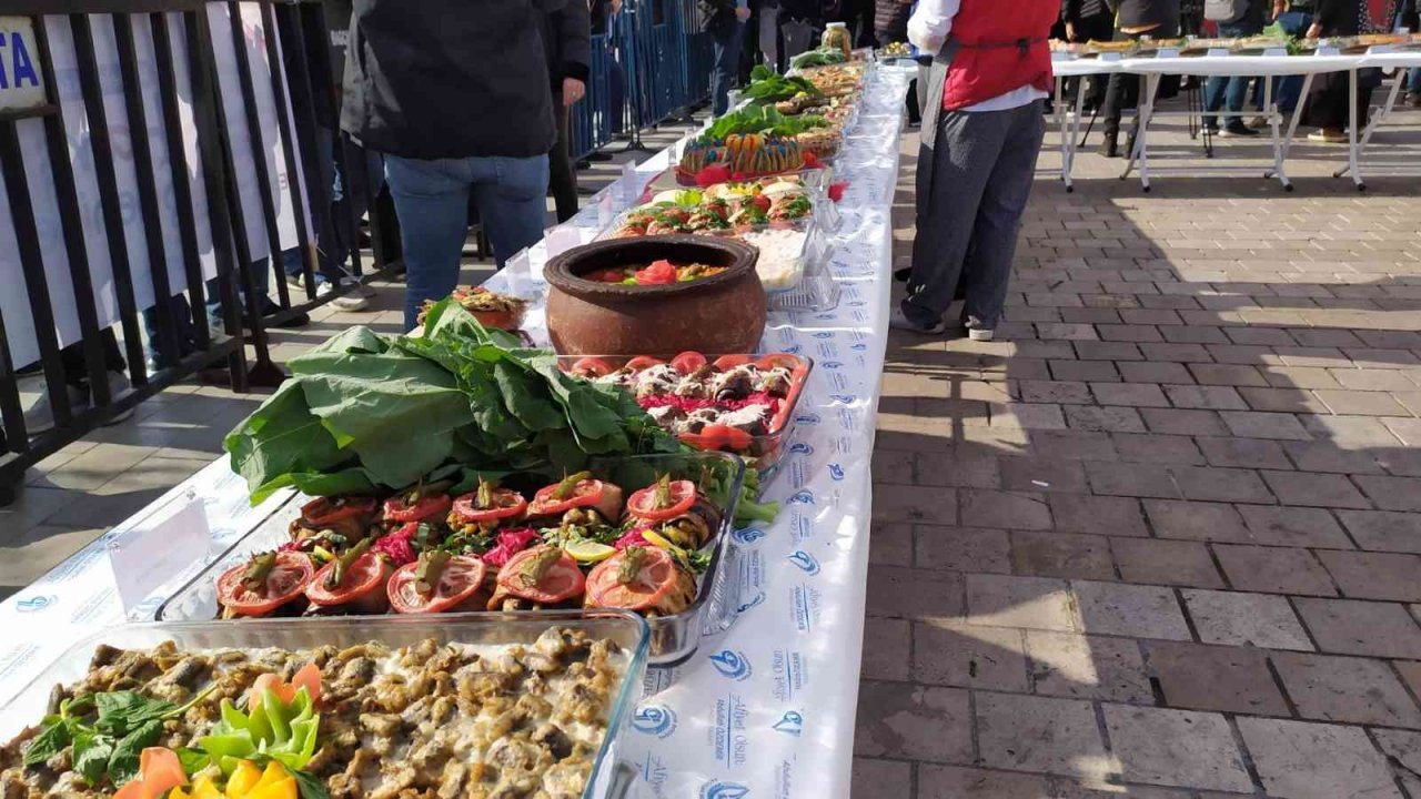 Bağcılar Belediyesi tarafından 5 ton hamsi dağıtıldı