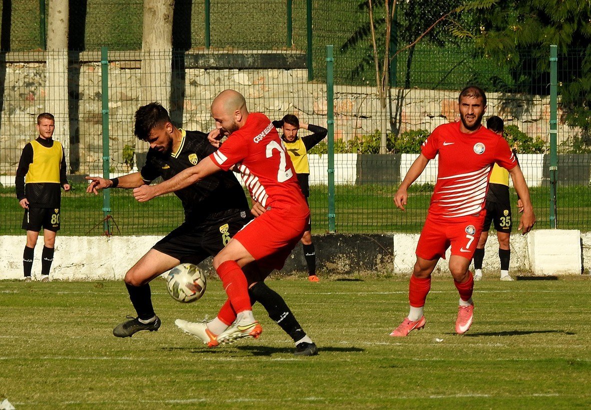 Zorlu maçın galibi Çeşme Belediyespor