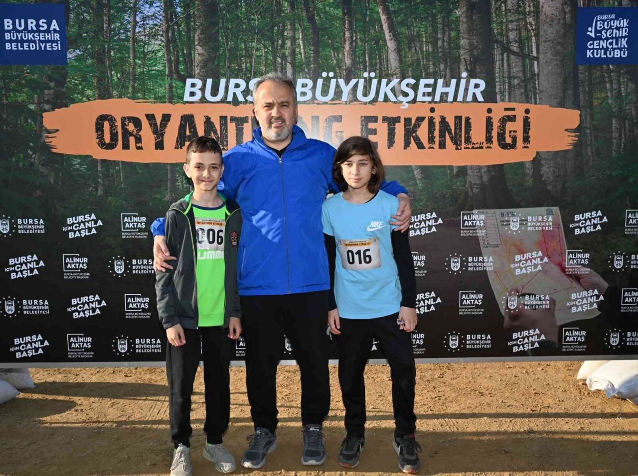 Oryantiring turnuvasında zamana karşı yarış