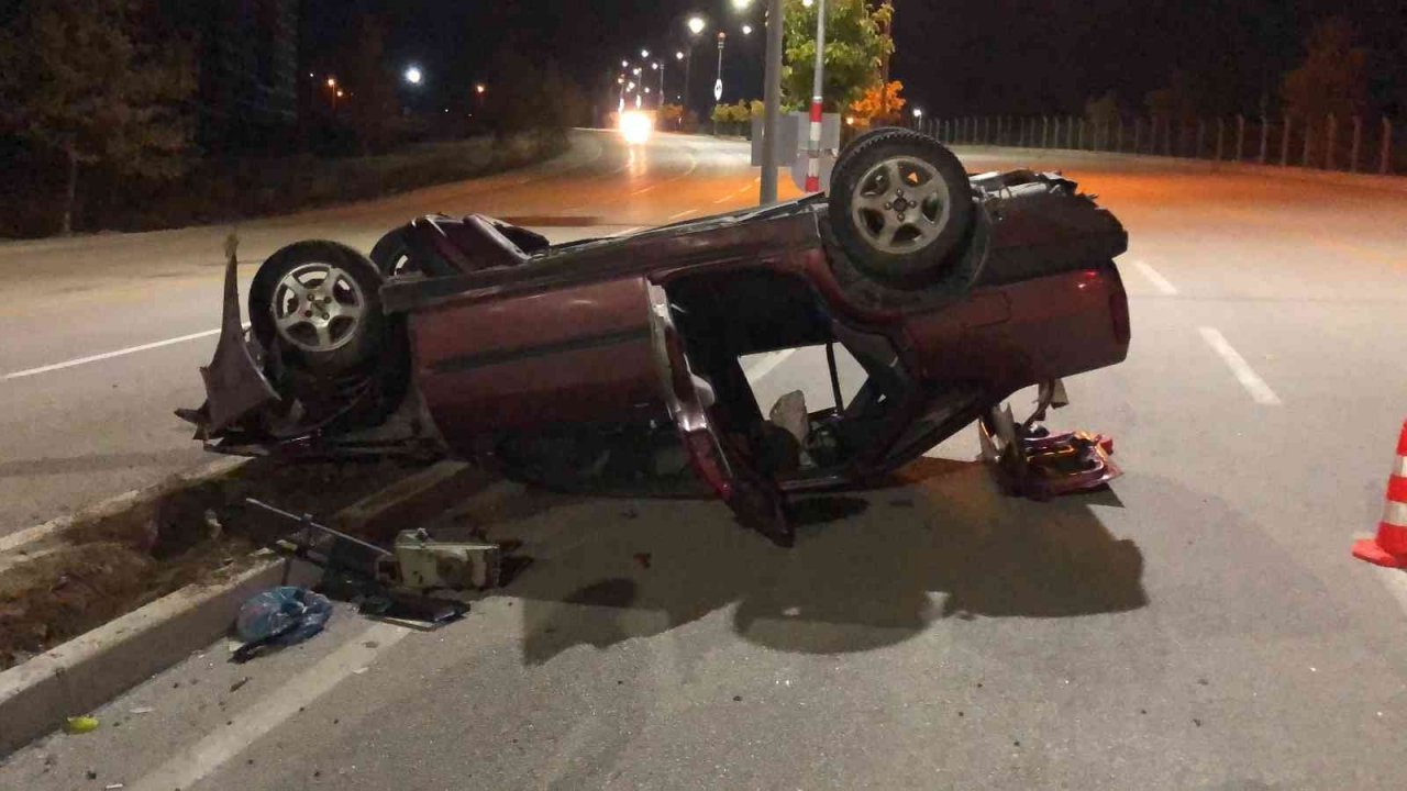 Elazığ’da otomobil takla attı: 3 yaralı