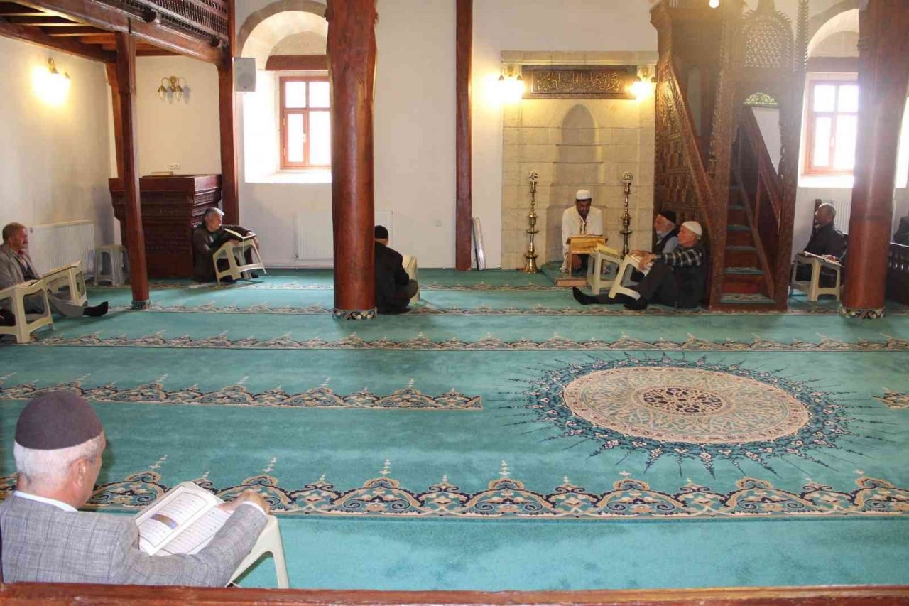 İki asırlık ’çivisiz cami’ zamana meydan okuyor