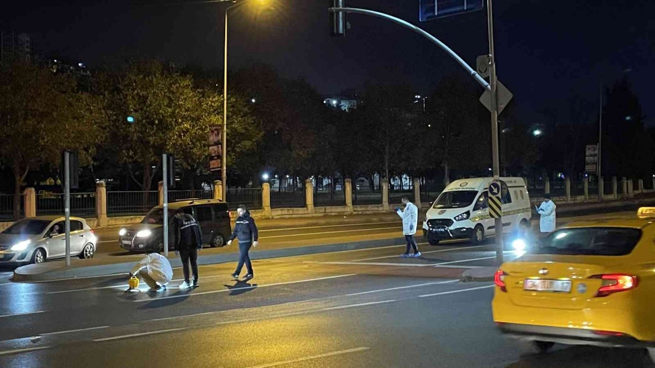 Kağıthane’de kırmızı ışıkta bekleyen lüks araca silahlı saldırı: 1 ölü