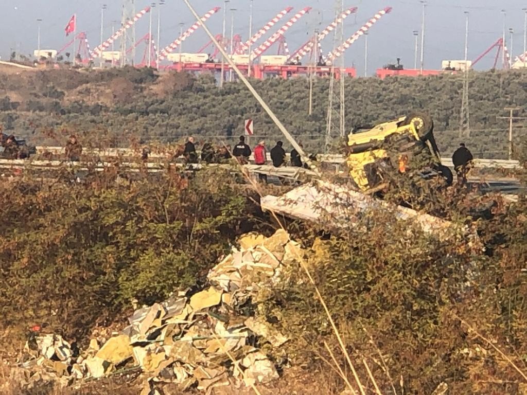 Devrilen tırda 2 kişi hayatını kaybetti