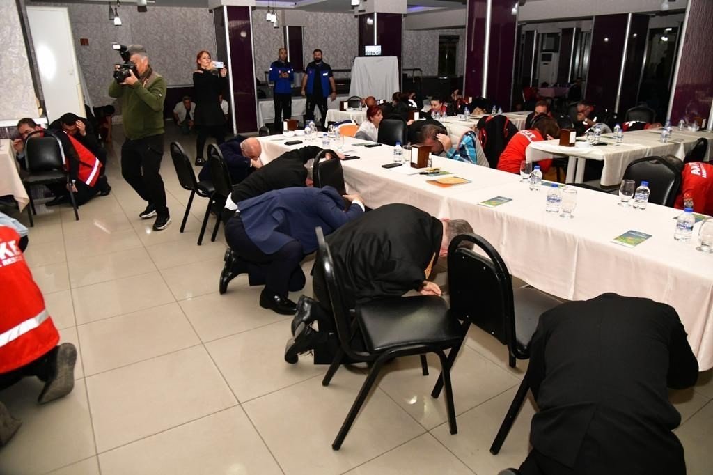 Vali Pehlivan deprem tatbikatına katıldı