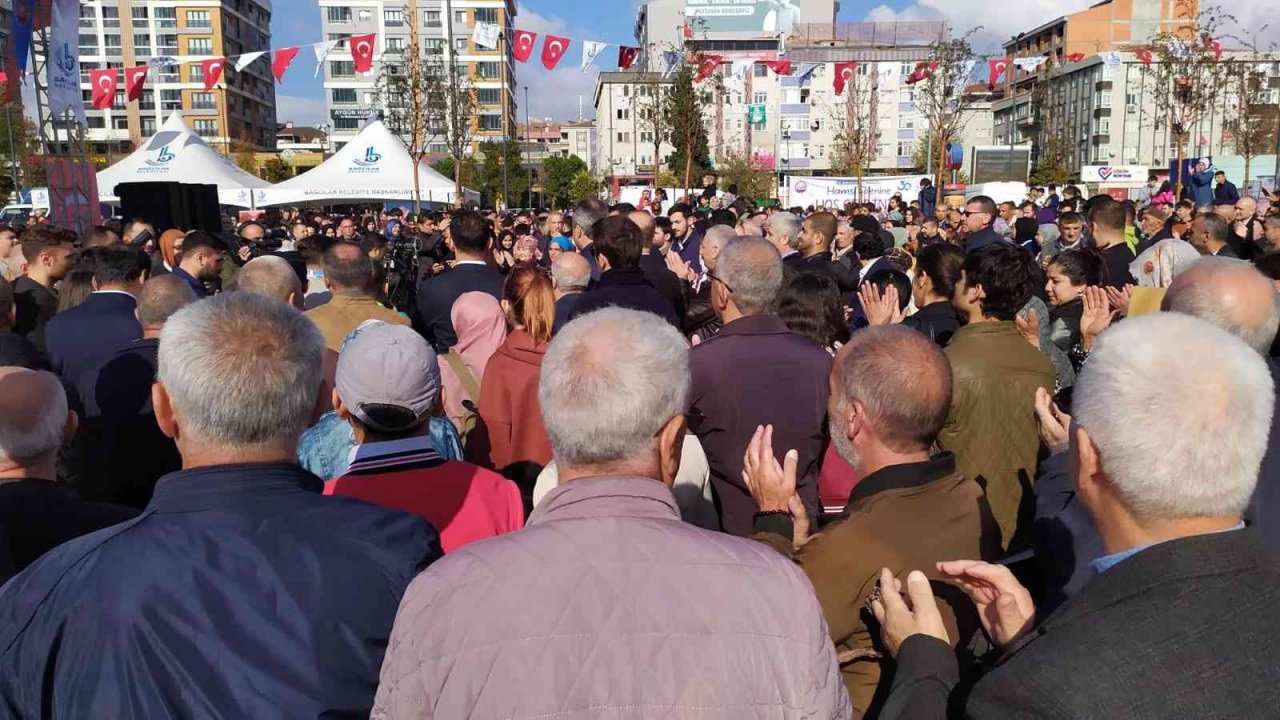 Bağcılar Belediyesi tarafından 5 ton hamsi dağıtıldı