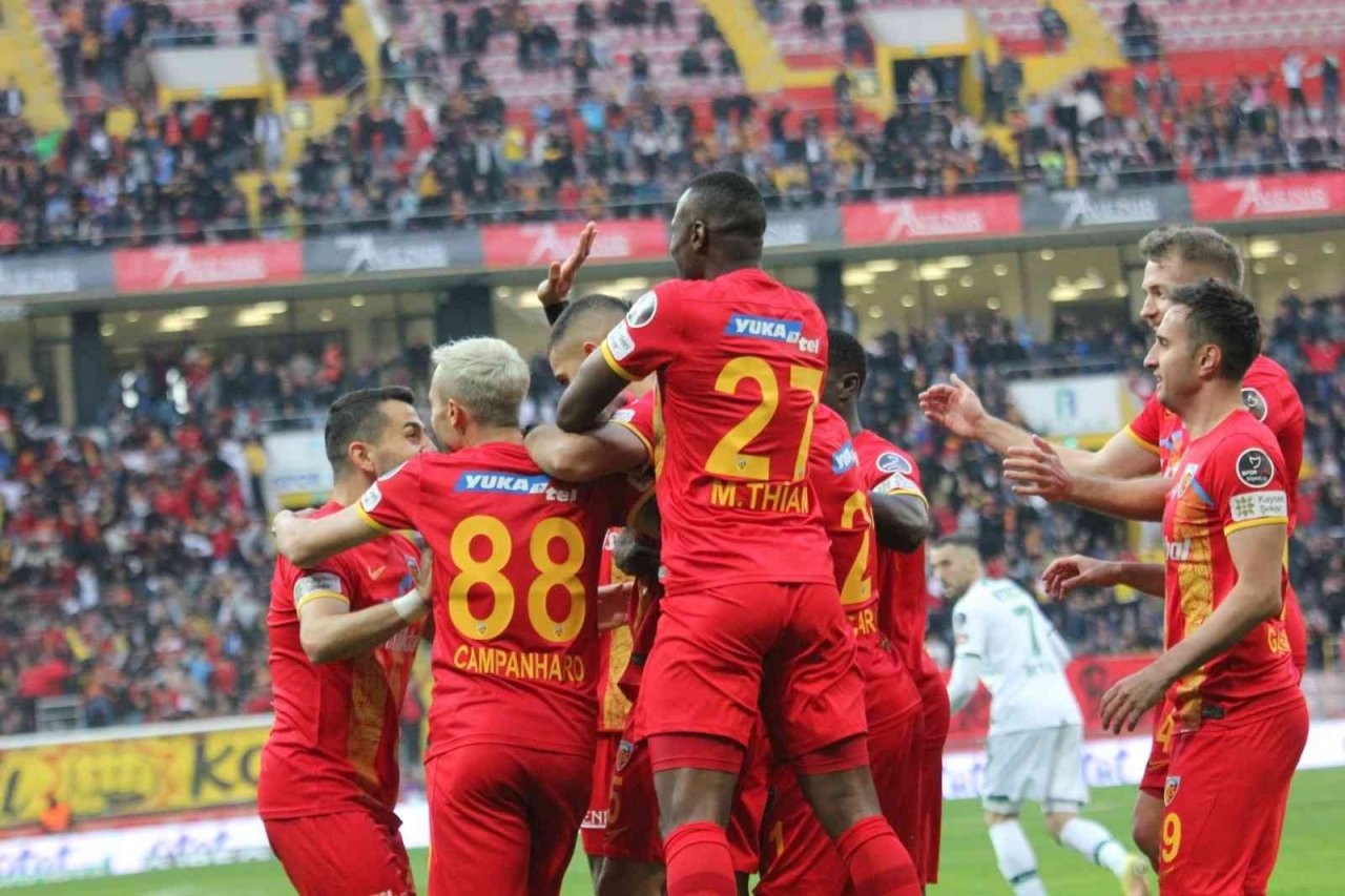 Spor Toto Süper Lig: Kayserispor: 1 - Konyaspor: 2 (Maç devam ediyor)