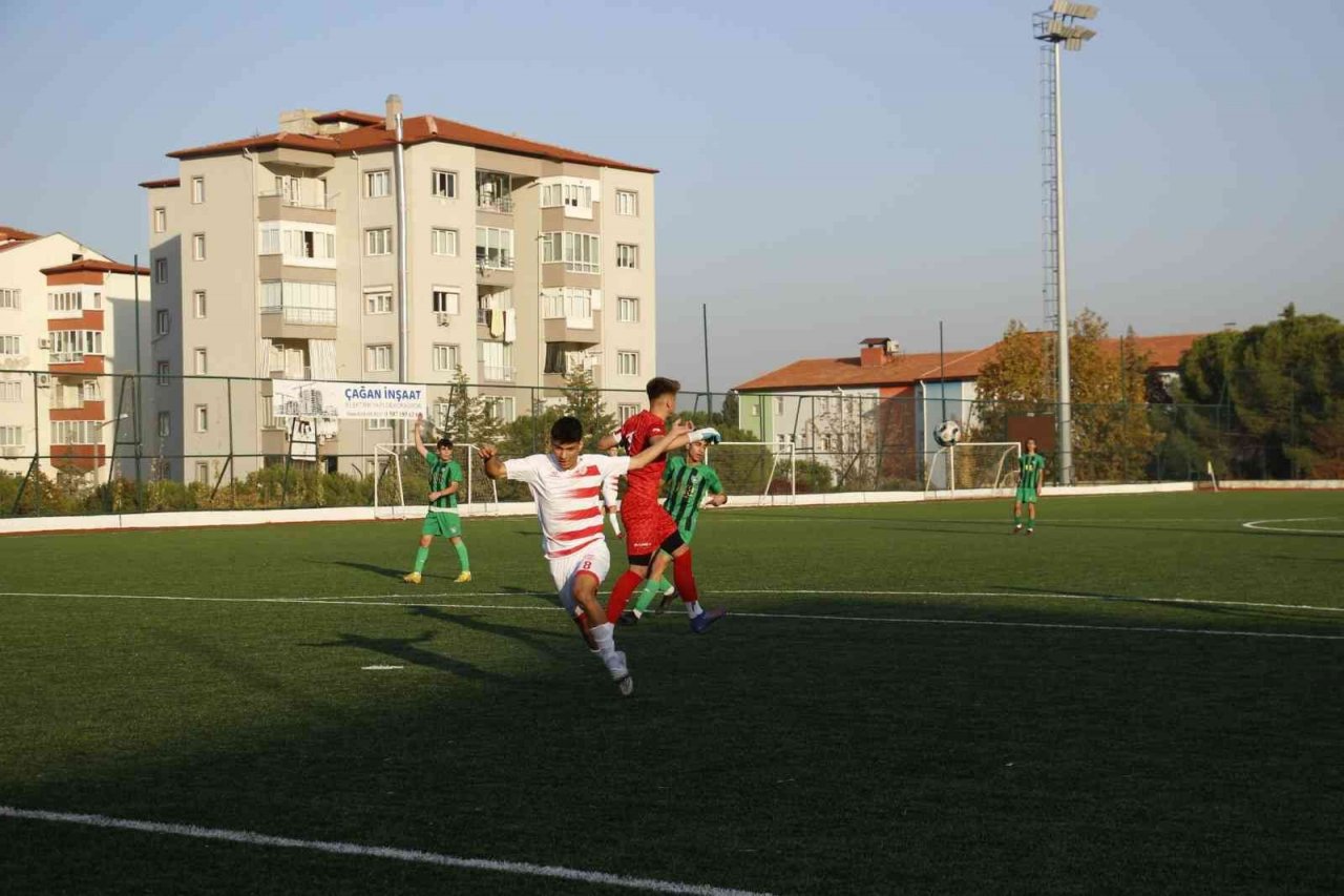 Genç horozlar Pendikspor’u 3 gol ile uğurladı