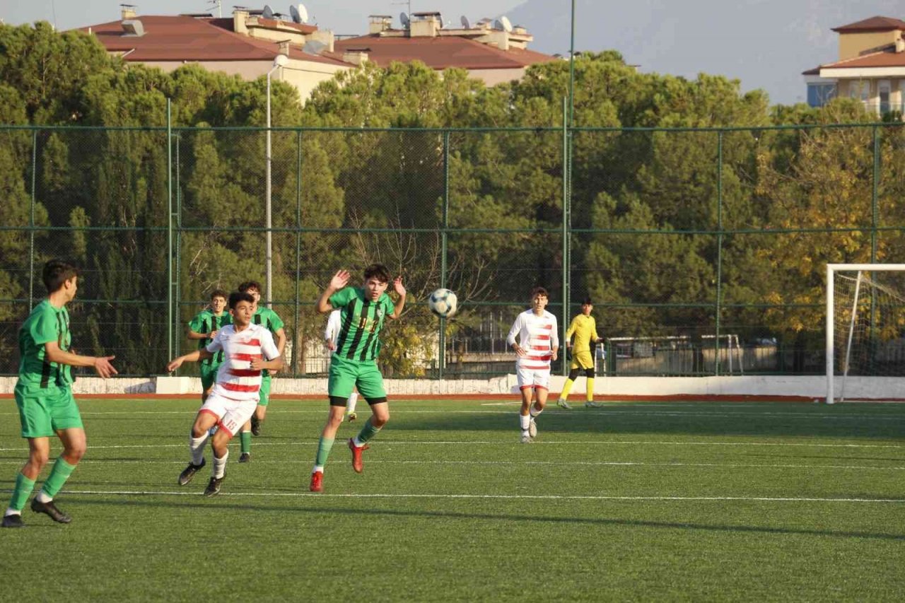 Genç horozlar Pendikspor’u 3 gol ile uğurladı