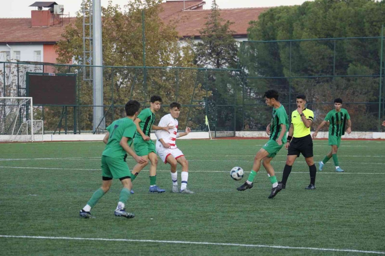 Genç horozlar Pendikspor’u 3 gol ile uğurladı