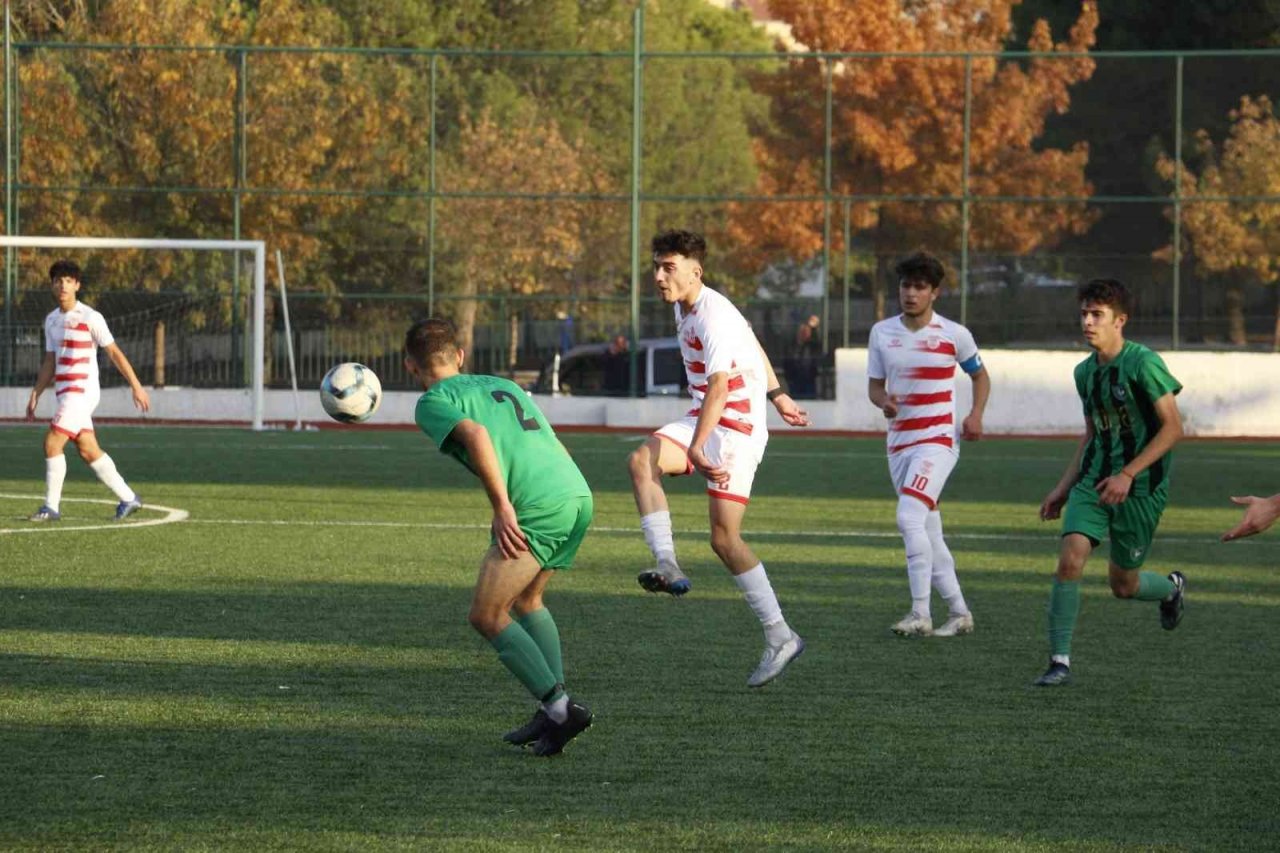 Genç horozlar Pendikspor’u 3 gol ile uğurladı